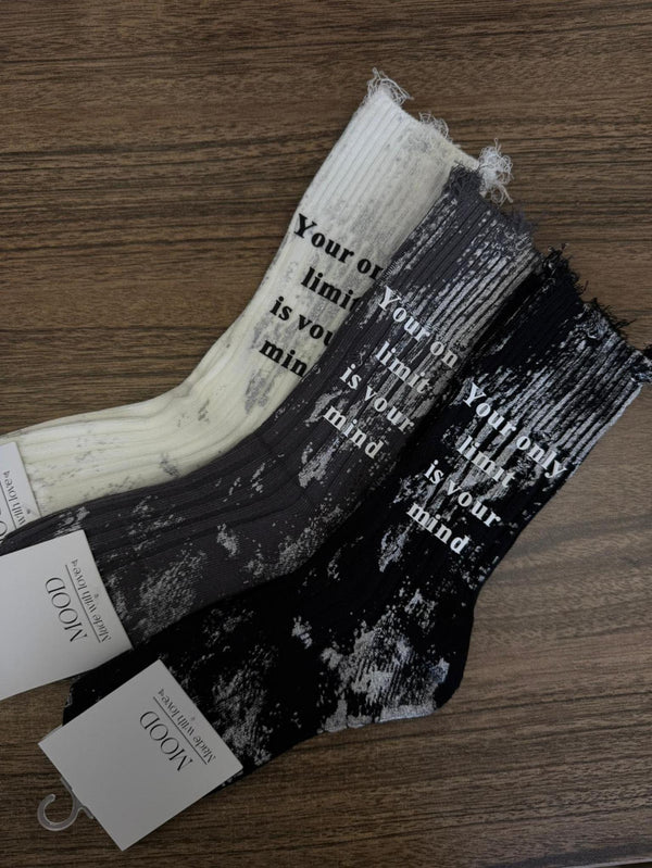 גרביים ארוכות - כיתוב