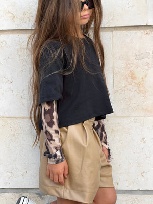 חולצת קרופ עם שרוול מנומר