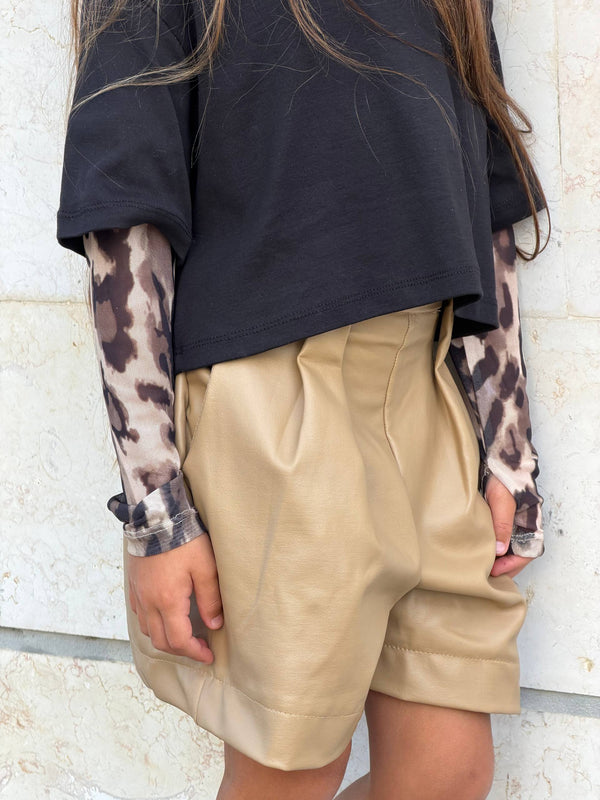 חולצת קרופ עם שרוול מנומר