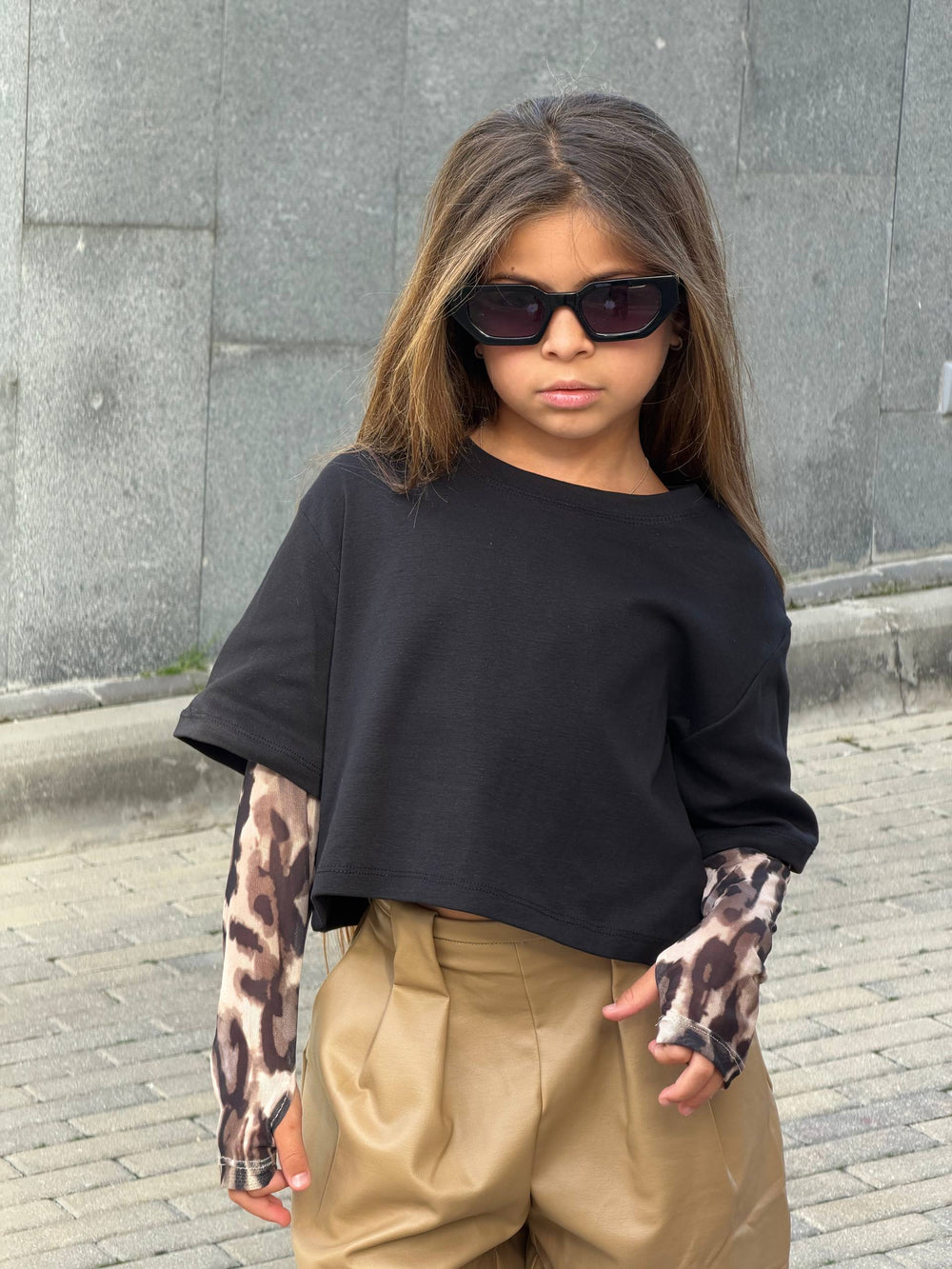 חולצת קרופ עם שרוול מנומר