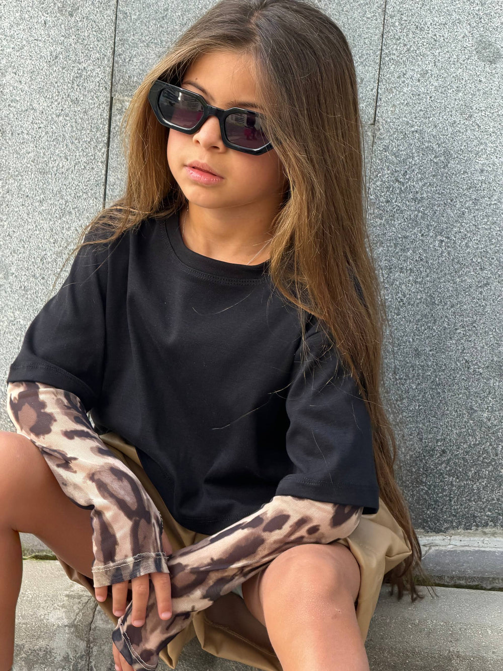 חולצת קרופ עם שרוול מנומר