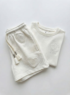 חליפה לילדות מבד כותנה דגם טקסטורת לבבות