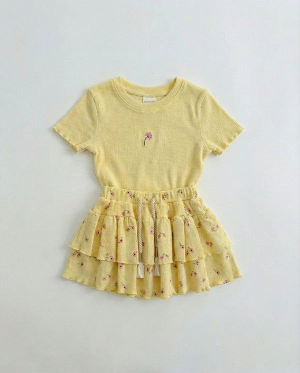 חליפה עם חצאית לילדות מבד ריב פרחונית