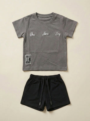 חליפה לילדים מבד טריקו וטרי דגם One More Day