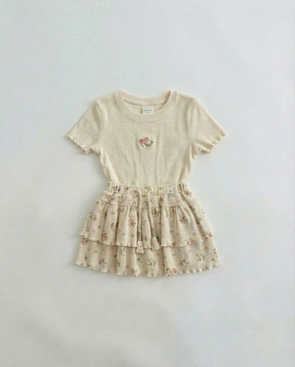 חליפה עם חצאית לילדות מבד ריב פרחונית