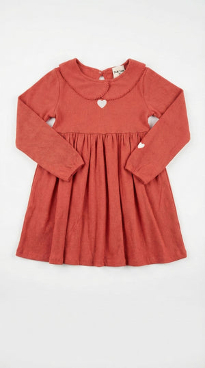 שמלה ריב עם רקמת לב וצווארון מלמלה לילדות