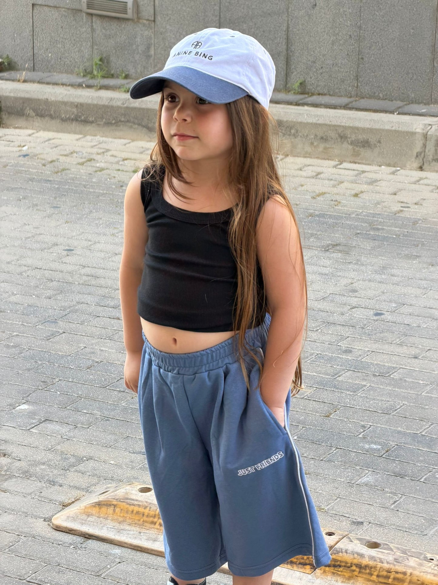 מכנס אורבן ברמודה עם רקמה לילדות